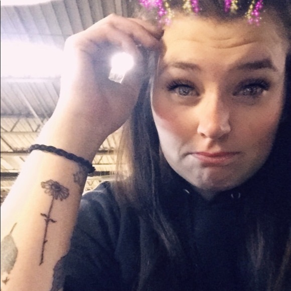 Meet your Posher, Ashley - Picture 2 of 2